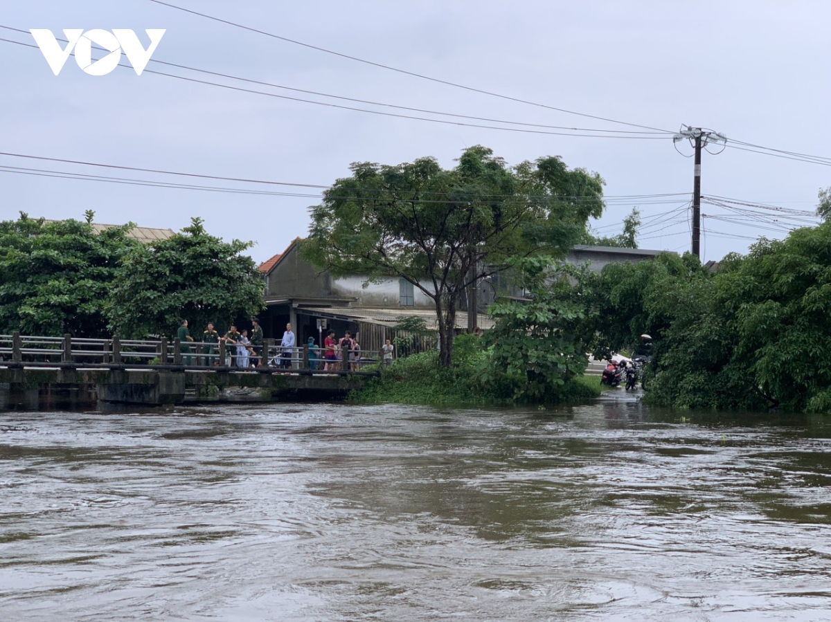 Mưa lớn, sạt lở đường Hồ Chí Minh địa phận Thừa Thiên Huế - Ảnh 3.