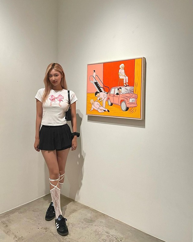 Áo phông ruy băng Jennie diện gây sốt tại Hàn: Đến Lisa, Suzy, Yeji (ITZY)... cũng đã sở hữu một em - Ảnh 8.