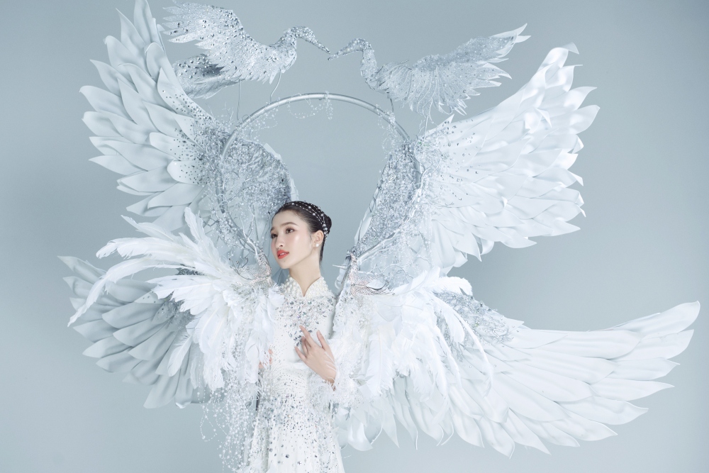 Phương Nhi đem trang phục “Cò ơi” nặng hơn 10kg đến Miss International 2023 - Ảnh 3.