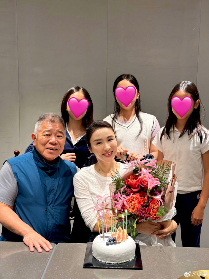 “Đệ nhất mỹ nhân TVB” Lê Tư khoe cận hình ảnh 3 con gái lớn, nhưng vẫn nhất quyết làm điều này - Ảnh 1.