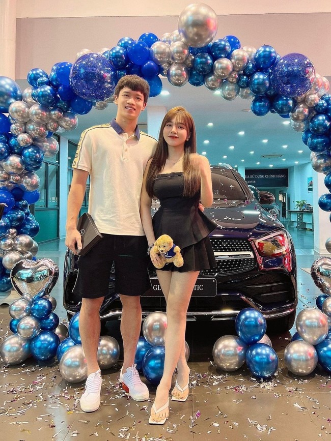 Cầu thủ nổi tiếng và bạn gái xinh đẹp “gương vỡ lại lành”, lộ hint từ chiếc xe 3 tỷ của đàng trai? - Ảnh 5. Cầu thủ nổi tiếng và bạn gái xinh đẹp “gương vỡ lại lành”, lộ hint từ chiếc xe 3 tỷ của đàng trai? - Ảnh 5.