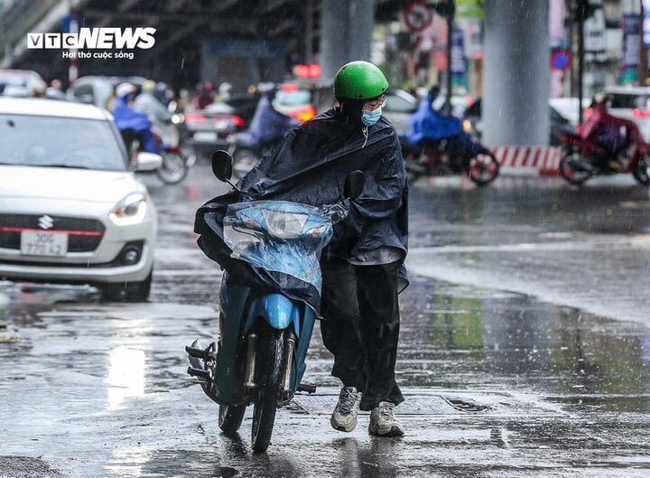 Sau những ngày oi nóng, miền Bắc sắp đón mưa to - Ảnh 1. Sau những ngày oi nóng, miền Bắc sắp đón mưa to - Ảnh 1.