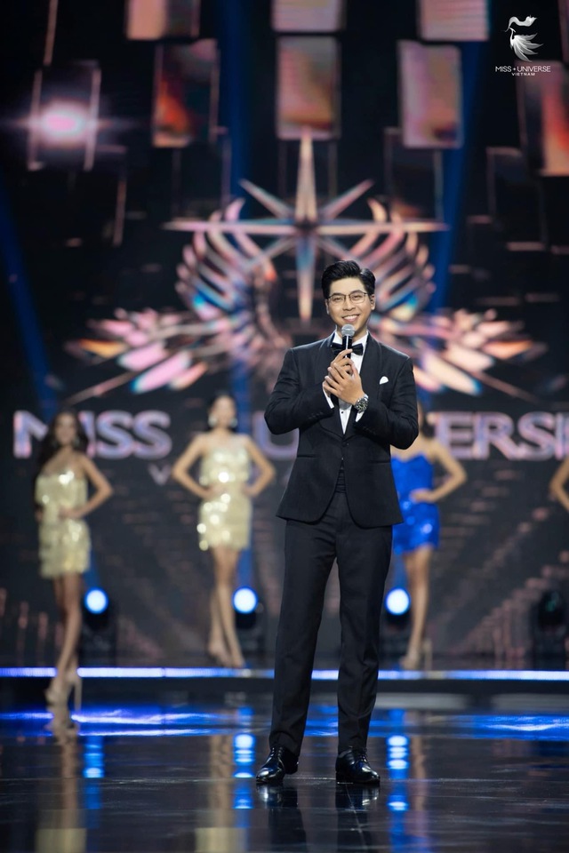 Bị chê bai cách dẫn kém duyên tại Miss Universe Vietnam 2023, nam MC lên tiếng xin lỗi - Ảnh 4. Bị chê bai cách dẫn kém duyên tại Miss Universe Vietnam 2023, nam MC lên tiếng xin lỗi - Ảnh 4.