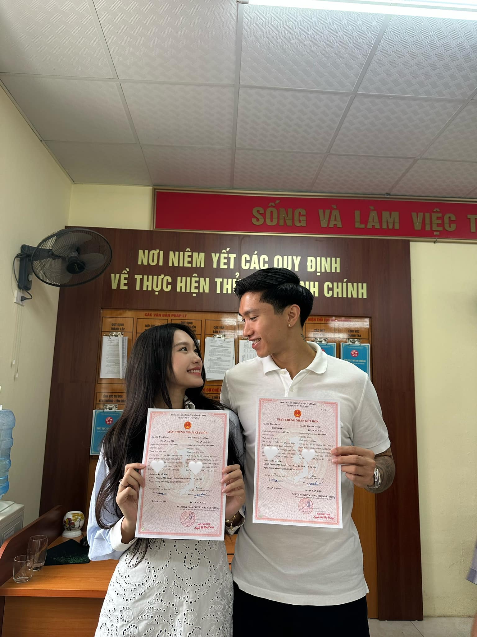 Người đẹp Hoa hậu Việt Nam và cầu thủ Đoàn Văn Hậu đã đăng ký kết hôn - Ảnh 1.