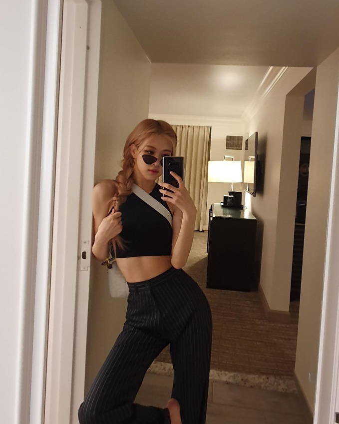 Tủ đồ chuẩn girlfriend material của BLACKPINK sẽ cho các nàng 1001 ý tưởng mặc xinh trong ngày 20/10 này - Ảnh 11. Tủ đồ chuẩn girlfriend material của BLACKPINK sẽ cho các nàng 1001 ý tưởng mặc xinh trong ngày 20/10 này - Ảnh 11.