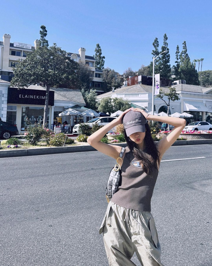 Tủ đồ chuẩn girlfriend material của BLACKPINK sẽ cho các nàng 1001 ý tưởng mặc xinh trong ngày 20/10 này - Ảnh 12. Tủ đồ chuẩn girlfriend material của BLACKPINK sẽ cho các nàng 1001 ý tưởng mặc xinh trong ngày 20/10 này - Ảnh 12.