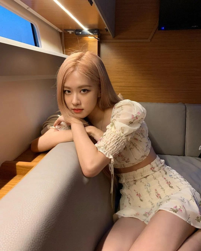 Tủ đồ chuẩn girlfriend material của BLACKPINK sẽ cho các nàng 1001 ý tưởng mặc xinh trong ngày 20/10 này - Ảnh 2. Tủ đồ chuẩn girlfriend material của BLACKPINK sẽ cho các nàng 1001 ý tưởng mặc xinh trong ngày 20/10 này - Ảnh 2.