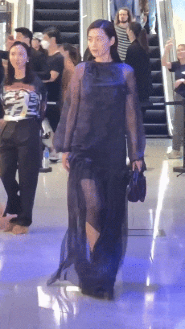 “Mợ chảnh” Jeon Ji Hyun bùng nổ visual ở tuổi U45 tại sự kiện, xem hình cận mặt và cam thường còn choáng hơn - Ảnh 8. “Mợ chảnh” Jeon Ji Hyun bùng nổ visual ở tuổi U45 tại sự kiện, xem hình cận mặt và cam thường còn choáng hơn - Ảnh 8.