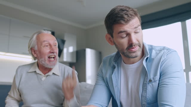 D&ugrave; tuổi cao, bố chồng vẫn nhất quyết đ&ograve;i đi l&agrave;m - Ảnh 1.