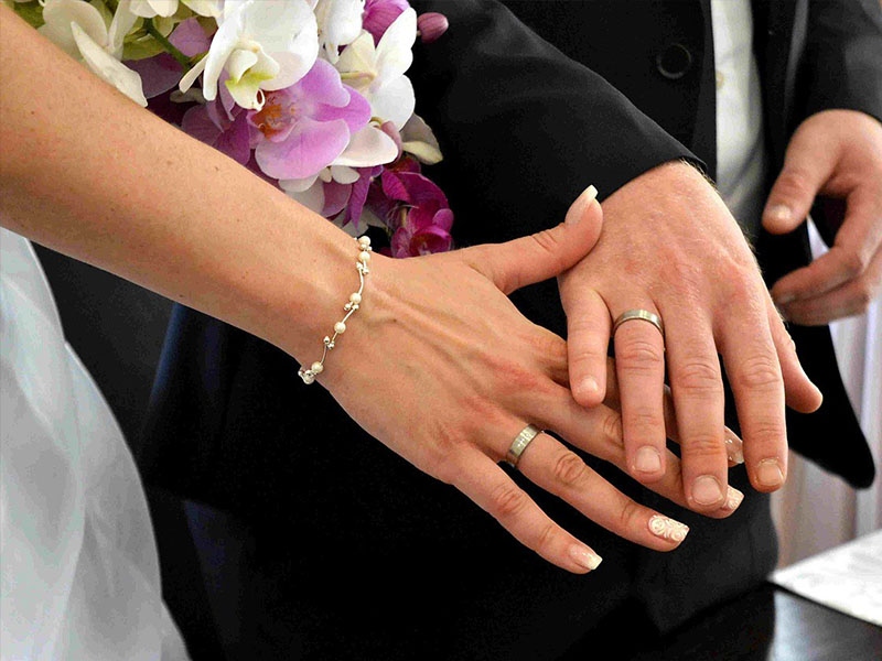 Sắp đ&aacute;m cưới với vợ k&eacute;m gần 30 tuổi, t&ocirc;i cảm thấy lo lắng - Ảnh 1.