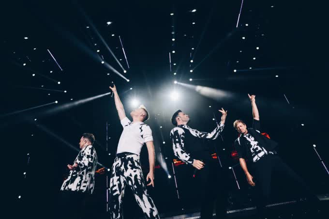 Lịch trình cực căng của Westlife khi lưu diễn thế giới, thêm được show thứ 2 ở Việt Nam là nỗ lực quá lớn! - Ảnh 2.