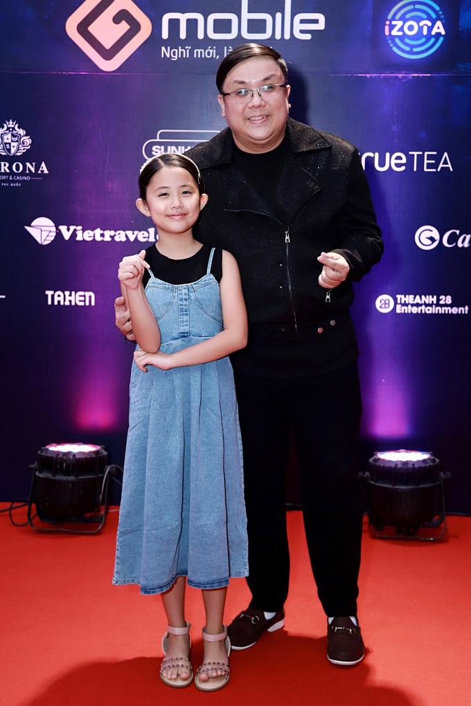 Thảm đỏ Chung kết Vietnam Idol 2023: “Mẹ 3 con” Phạm Quỳnh Anh khoe dáng nuột nà, “Anh Hai” Lam Trường trẻ trung ở tuổi U50 - Ảnh 8.