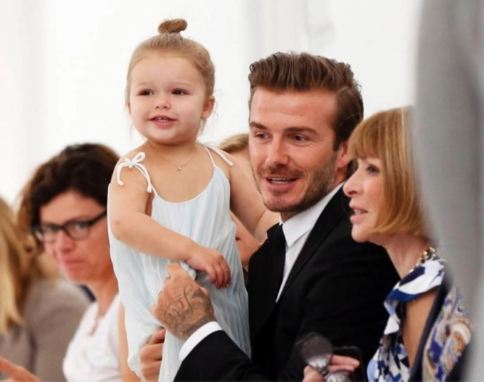 Ảnh triệu like của David Beckham và Harper: Nhan sắc tuổi 12 của ái nữ chiếm spotlight - Ảnh 3.