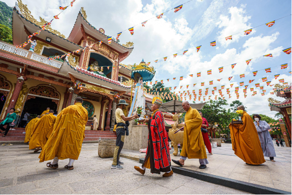 Phật tử mong chờ ngày lễ Vía Quán Thế Âm xuất gia tại núi Bà Đen Tây Ninh - Ảnh 1.