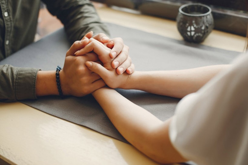 Sự nguy hiểm khi yêu bí mật - Ảnh 1. Sự nguy hiểm khi yêu bí mật - Ảnh 1.
