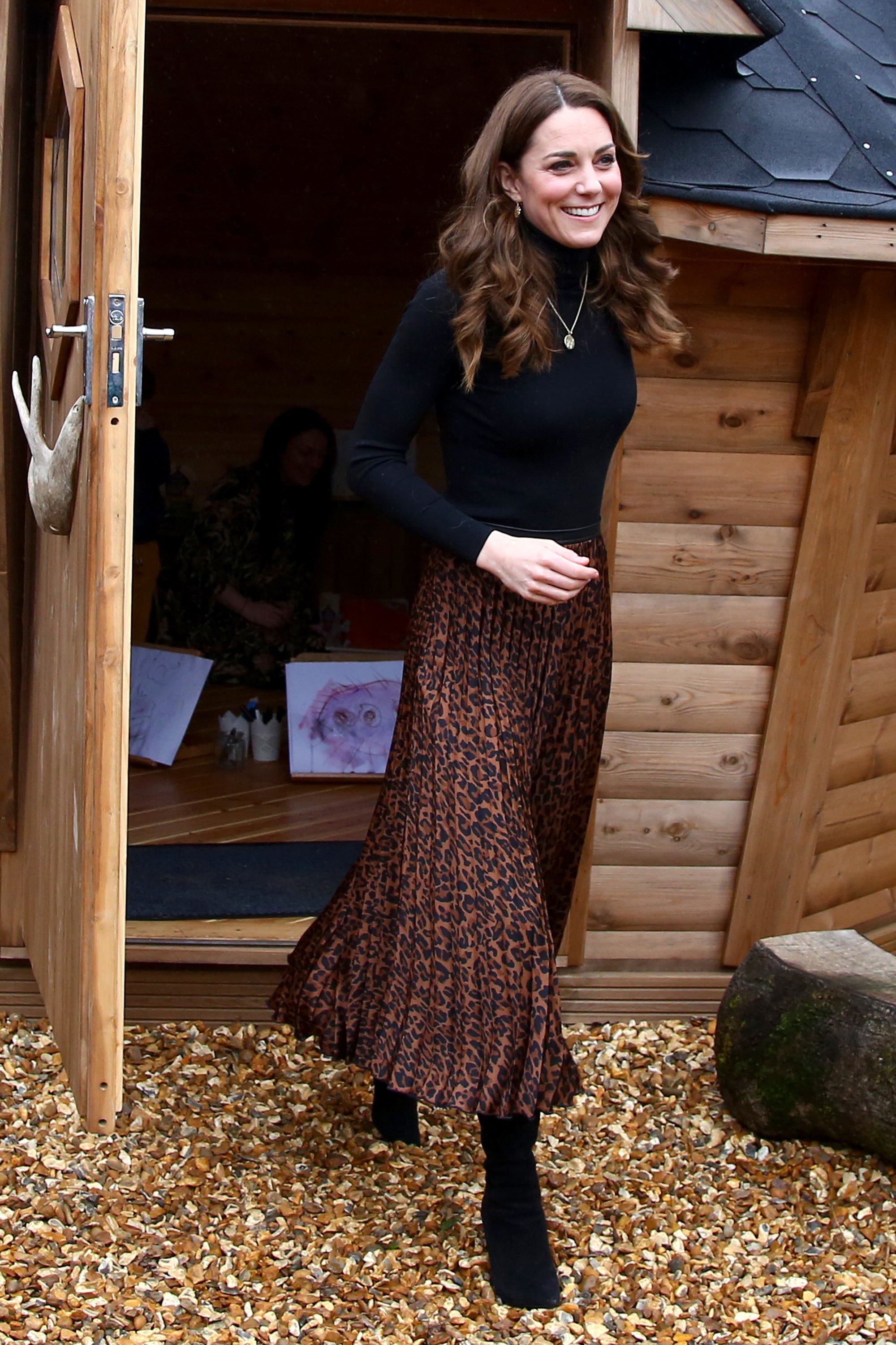 9 set chân váy dài cho thấy đẳng cấp biểu tượng thời trang của Vương phi Kate Middleton - Ảnh 9.