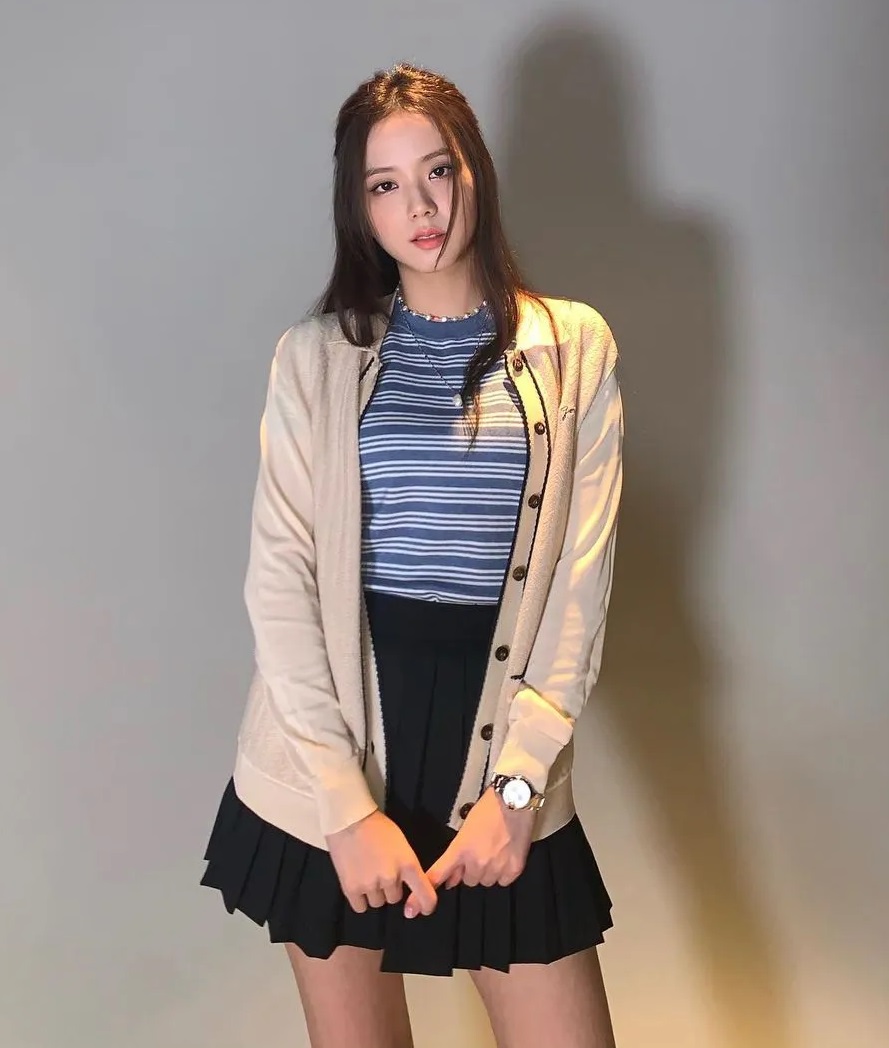 Jisoo có 8 cách diện cardigan vừa trẻ trung lại vừa tôn dáng - Ảnh 1.