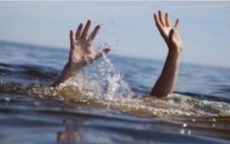 Con trai chết đuối, 16 năm sau bố hy sinh sau khi nhảy xuống sông cứu người