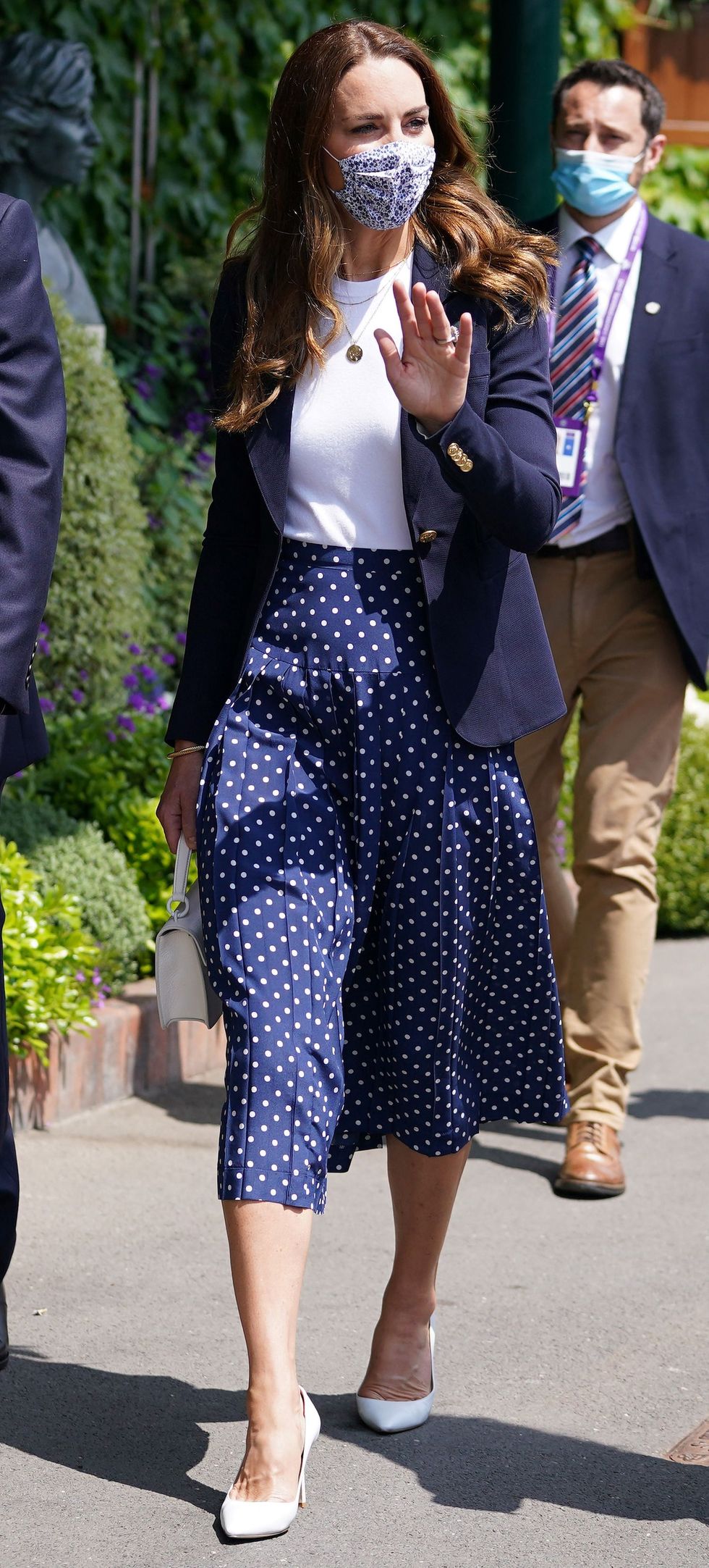 9 set chân váy dài cho thấy đẳng cấp biểu tượng thời trang của Vương phi Kate Middleton - Ảnh 5.
