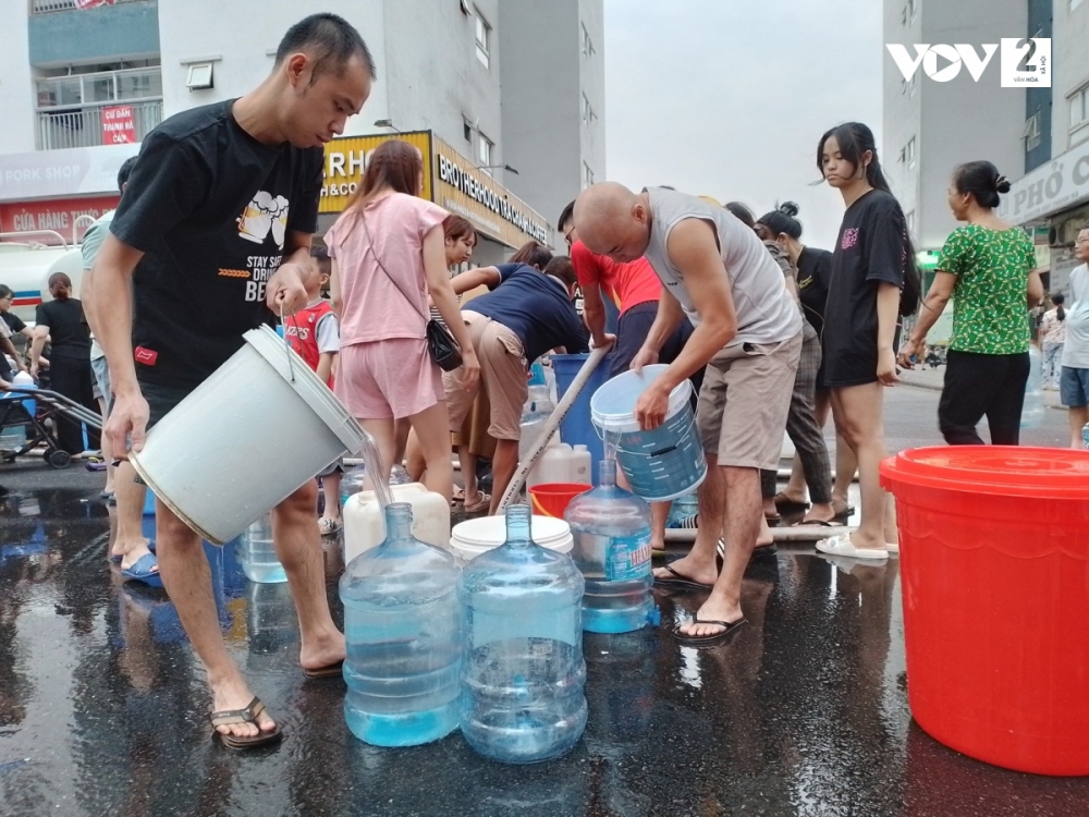 Khủng hoảng nước sạch nhìn từ vụ ô nhiễm nước tại khu đô thị Thanh Hà - Ảnh 1.
