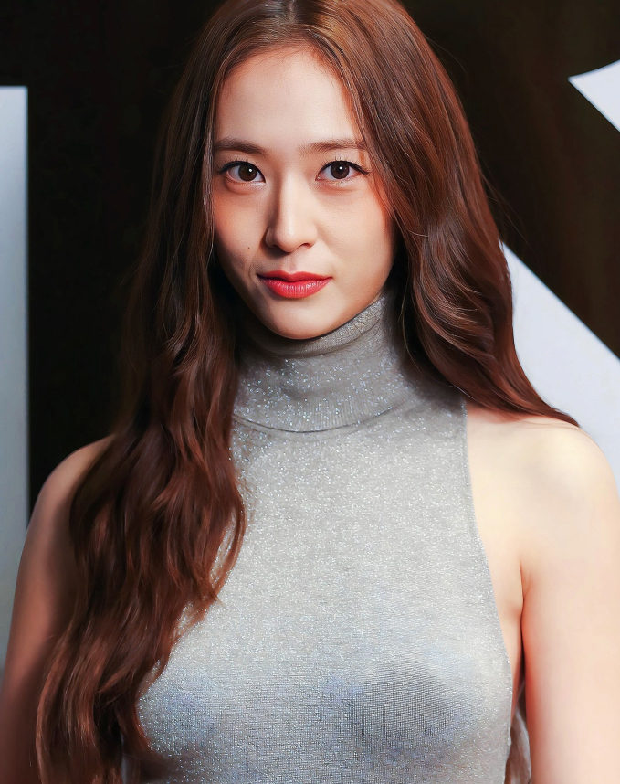 Krystal khoe sắc vóc gợi cảm qua cam thường, bất ngờ hội ngộ tổng tài Ahn Hyo Seop ở sự kiện - Ảnh 1.