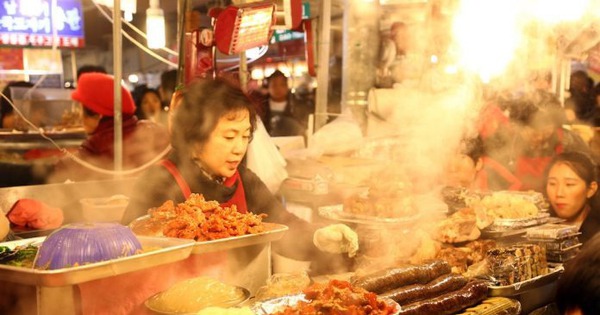 Du lịch khắp Hàn Quốc, nam du khách ngỡ ngàng với sở thích ăn nội tạng của người dân nơi đây