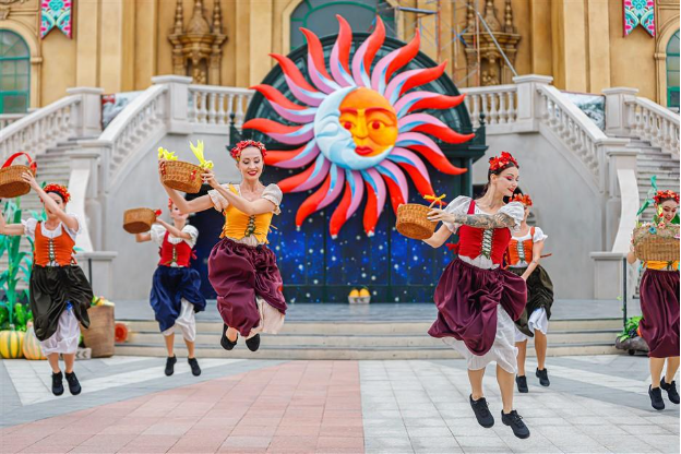 Sun World Ba Na Hills rộn ràng chuẩn bị cho lễ hội Halloween - Ảnh 3. Sun World Ba Na Hills rộn ràng chuẩn bị cho lễ hội Halloween - Ảnh 3.