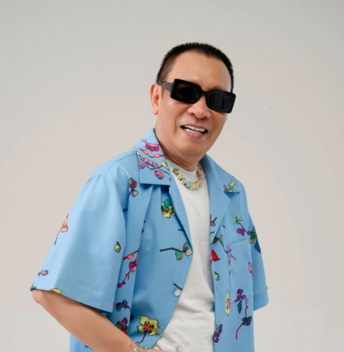 Lần đầu khán giả thấy MC Lại Văn Sâm nói chuyện như &quot;ông bác&quot; ở nhà, còn nhắc chuyện mặc đồ bơi trên sóng truyền hình - Ảnh 3.
