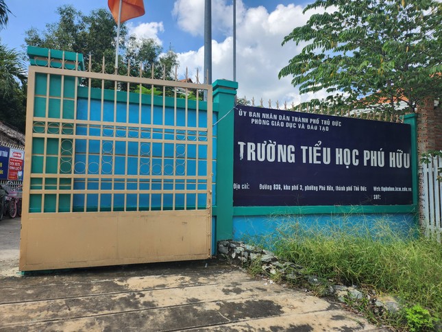 Phụ huynh tố có thực phẩm hư trong bếp ăn nấu cho học sinh: Nhà trường lên tiếng - Ảnh 1.