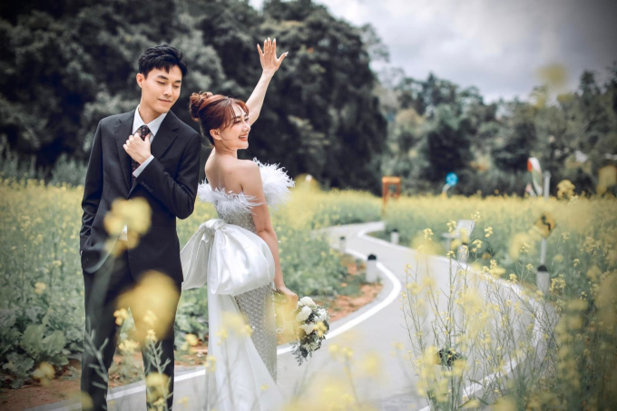 S.T Sơn Thạch, BB Trần và dàn sao nam Vbiz là phù rể trong hôn lễ của cặp đôi Vbiz diễn ra vào tháng 11 - Ảnh 13.