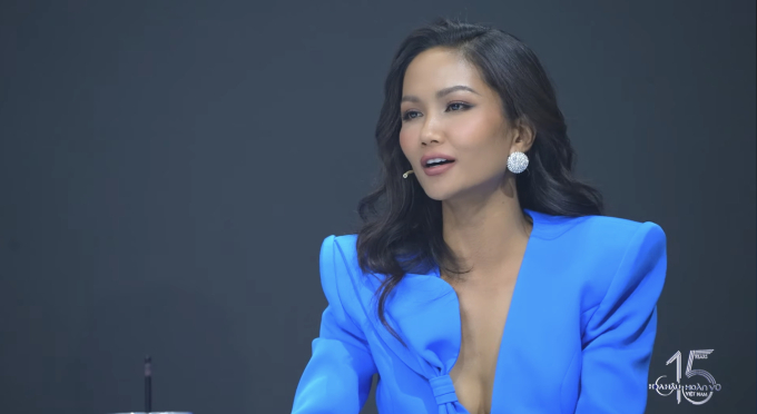 H'Hen Niê gây tranh cãi vì câu hỏi kém duyên ở Hoa hậu Hoàn vũ Việt Nam