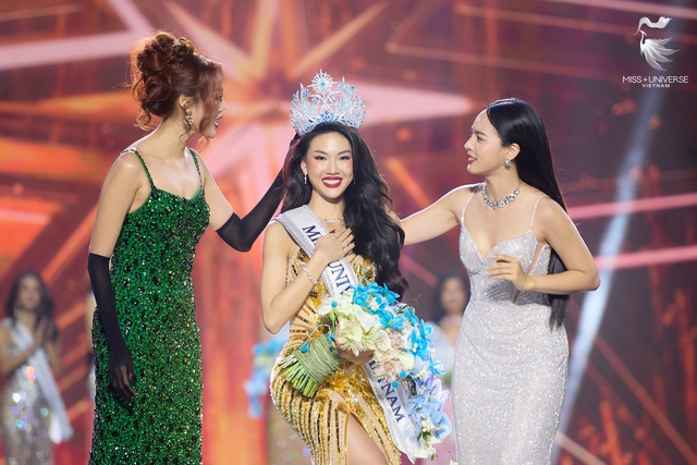 Bùi Quỳnh Hoa vẫn thi Miss Universe mặc lùm xùm, vừa trở lại đã bị chỉ trích vì hành động gây bức xúc - Ảnh 6.