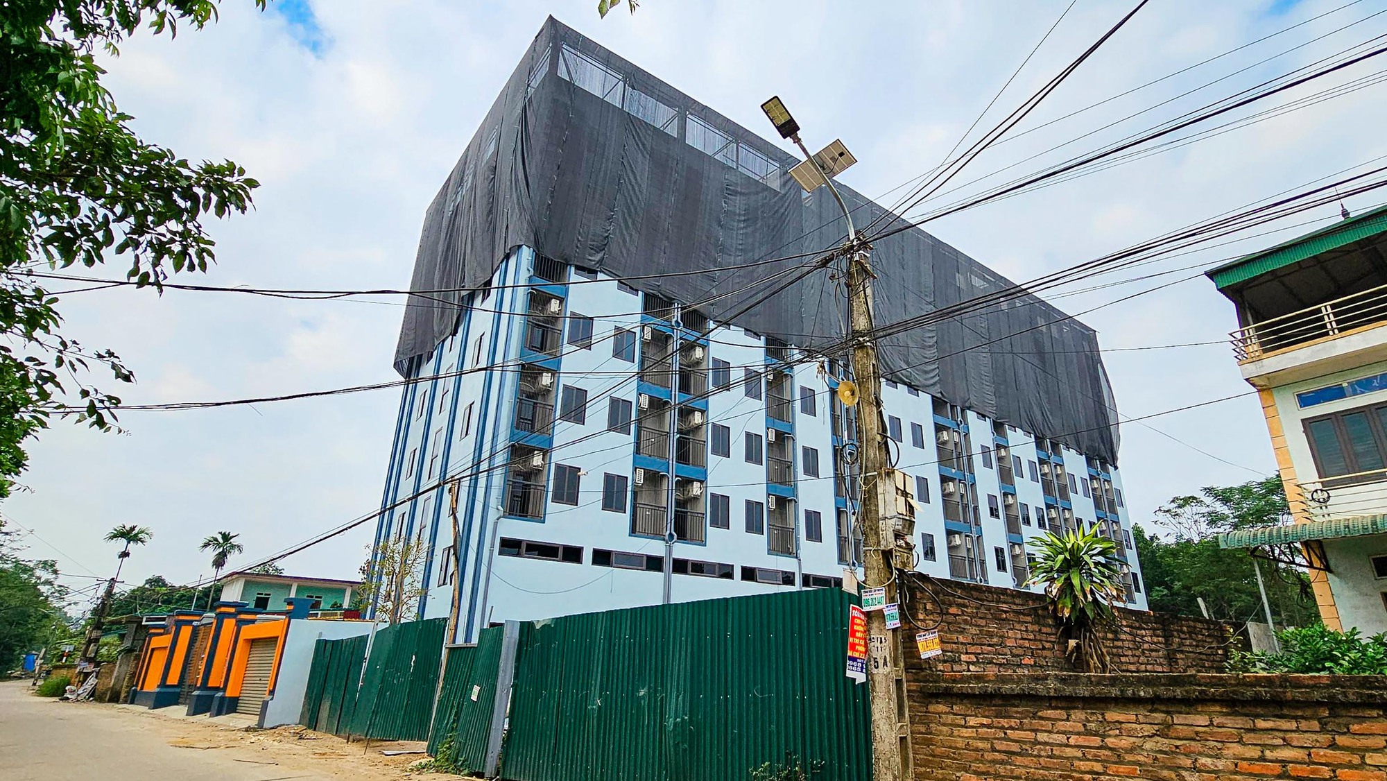 Hàng loạt chung cư mini ở huyện Thạch Thất bất ngờ trùm mền - Ảnh 2.