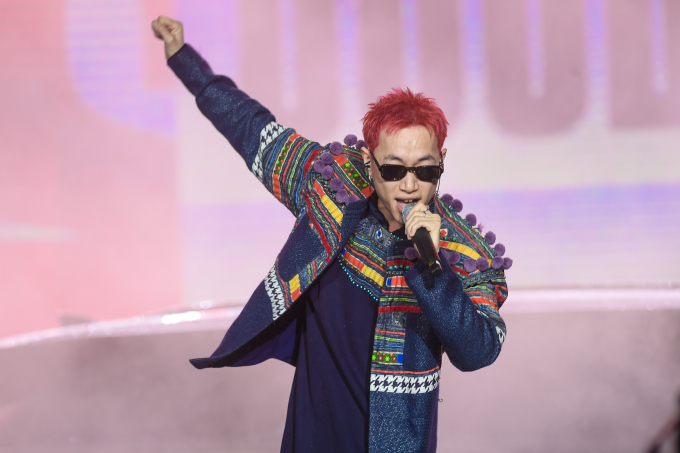 Bất chấp trời mưa, DoubleT2 vẫn biểu diễn loạt hit cực &quot;sung&quot;, khuấy động sân khấu Better Choice Awards - Ảnh 2.