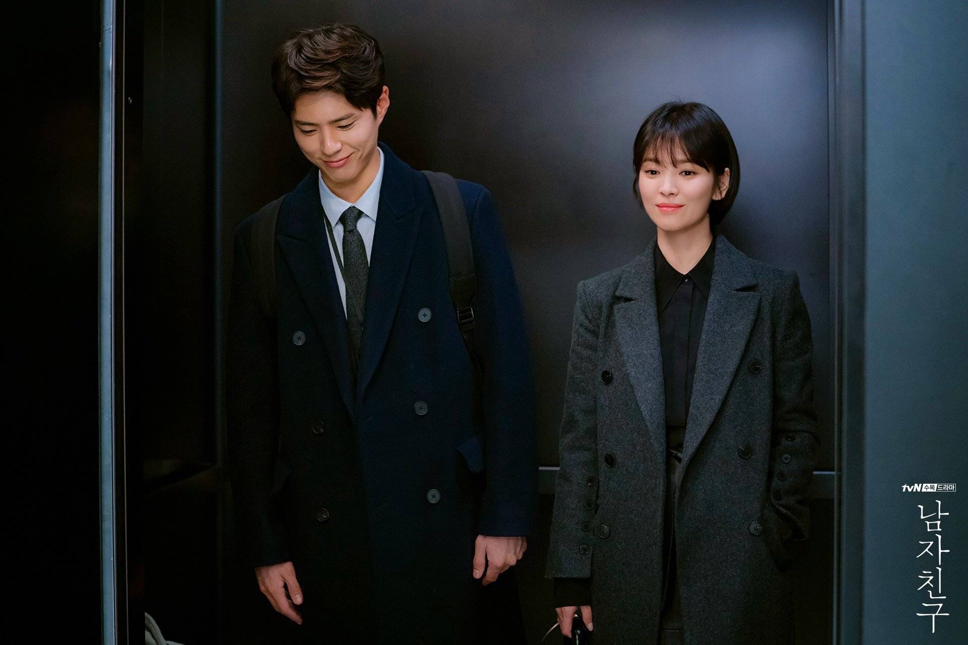 Song Hye Kyo mặc áo khoác đen: Đẹp và sang trong mọi hoàn cảnh - Ảnh 8.