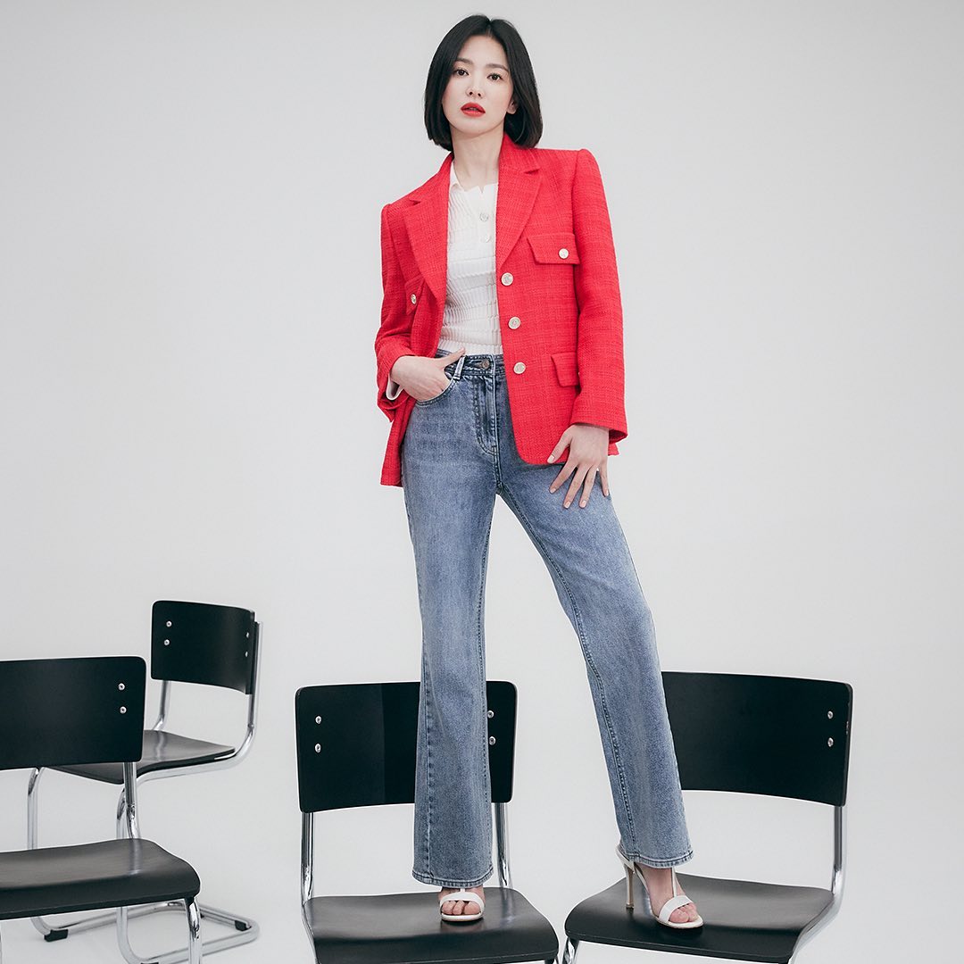 Song Hye Kyo mặc quần jeans đẹp từ phim ra ngoài đời, ngắm là muốn học hỏi - Ảnh 7.