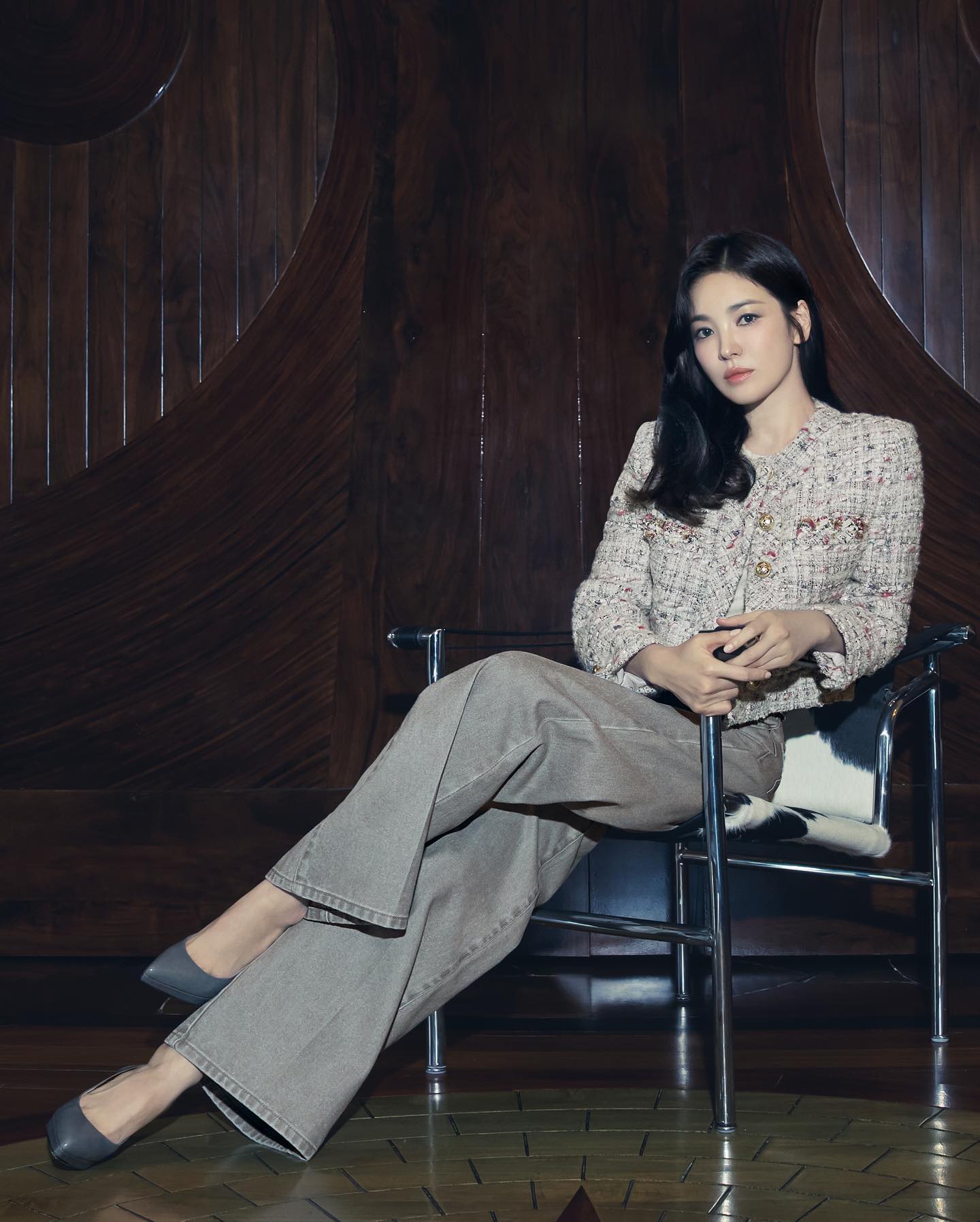 Song Hye Kyo mặc quần jeans đẹp từ phim ra ngoài đời, ngắm là muốn học hỏi - Ảnh 6.