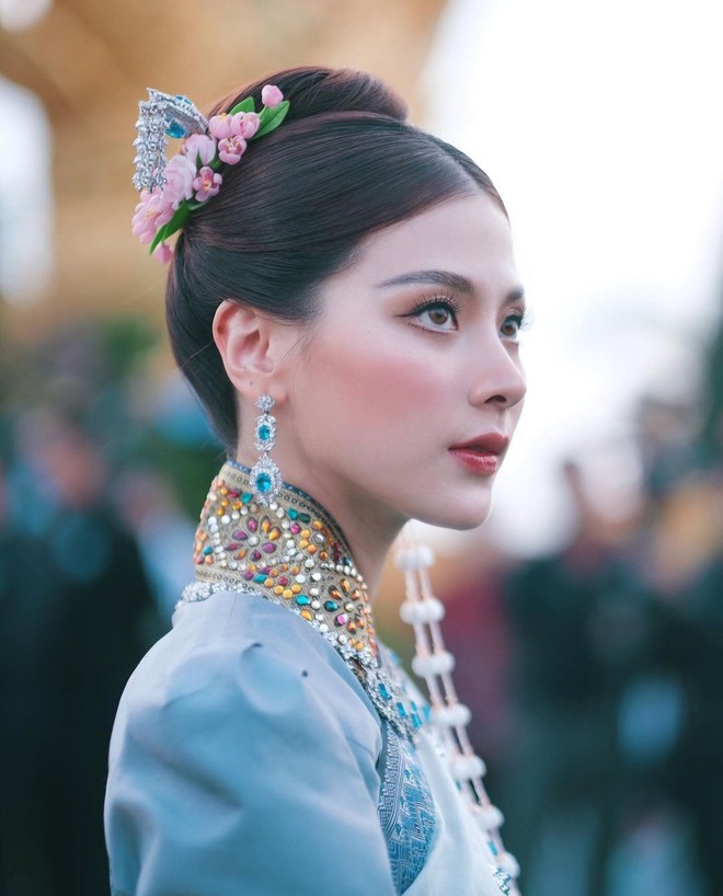 Baifern Pimchanok đẹp xuất thần khi diện trang phục truyền thống, sắc vóc qua cam thường càng nhìn càng mê - Ảnh 4.