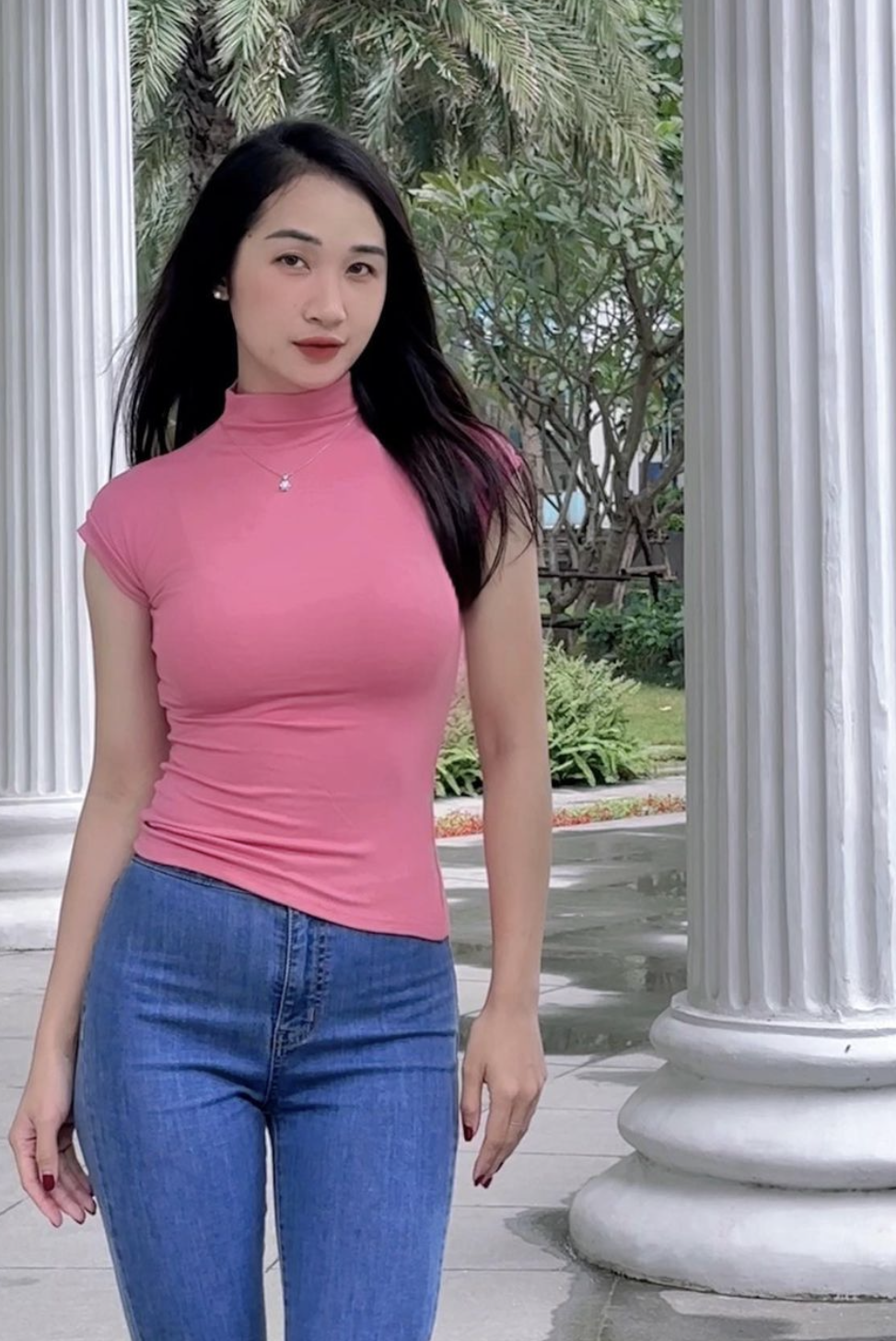 Cầu thủ điển trai nhất nhì U23 Việt Nam yêu cô giáo tiểu học cực sexy, dân mạng soi ra cử chỉ cực tình cảm - Ảnh 8.