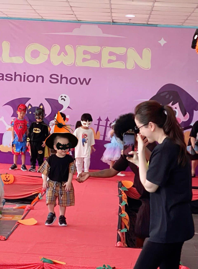 Vbiz nhập tiệc Halloween: Elsa Thùy Tiên bị con trai Hòa Minzy &quot;chê toàn tập&quot;, loạt sao đầu tư khủng nhưng chiếm spotlight là hội bạn BB Trần - Ảnh 10.