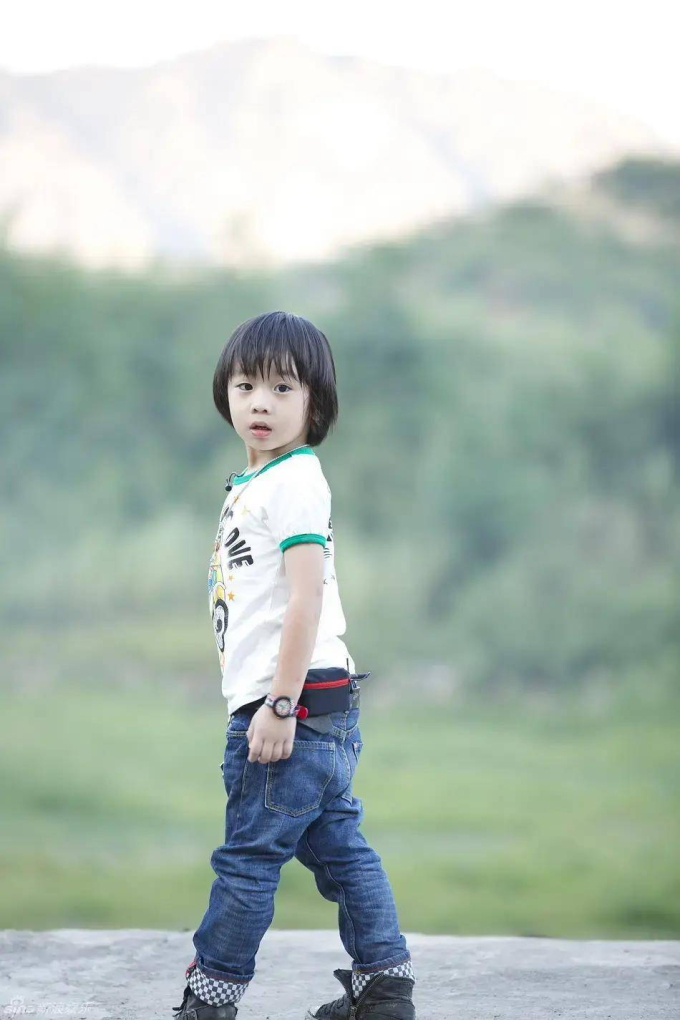 Con trai 14 tuổi của Lâm Chí Dĩnh: Sở hữu chiều cao 1m80 thừa hưởng từ mẹ người mẫu, luôn được giáo dục “có làm thì mới có ăn” - Ảnh 4.