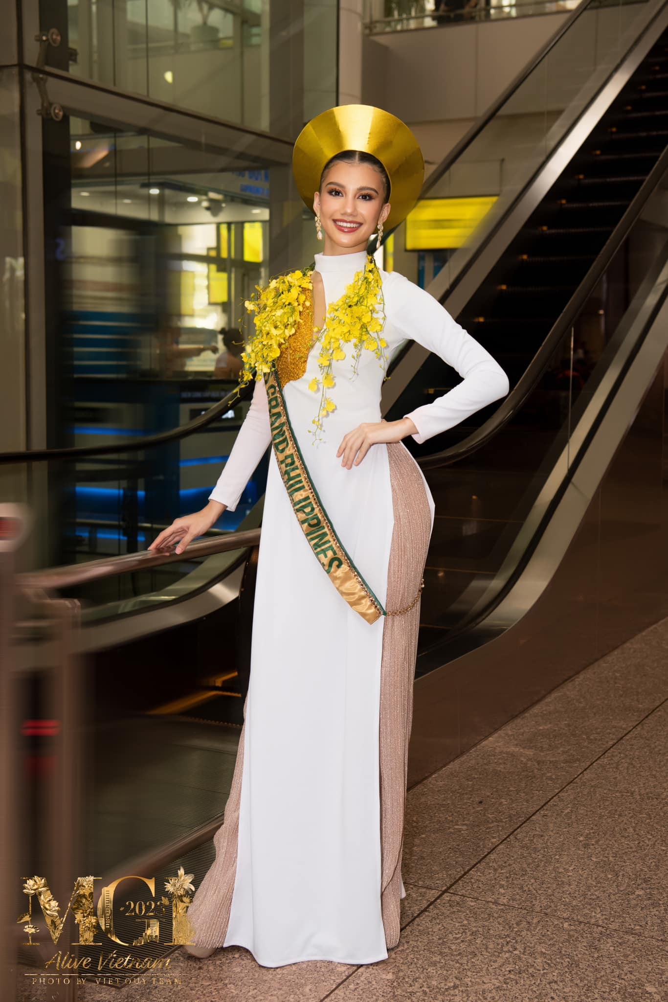 Người đẹp duy nhất mặc áo dài đến Việt Nam thi Hoa hậu Hòa bình - Ảnh 2.