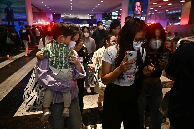 Chàng trai Việt ở Bangkok kể lại thời khắc xảy ra vụ xả súng ở Siam Paragon: &quot;Giao thông tê liệt, người dân hoảng loạn&quot; - Ảnh 2.