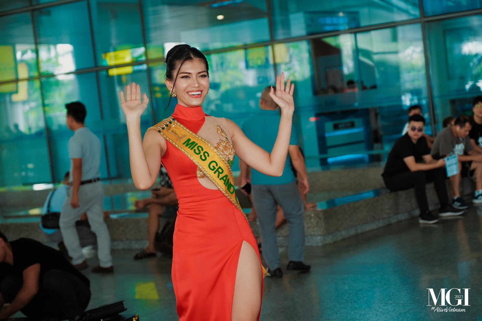 Người đẹp duy nhất mặc áo dài đến Việt Nam thi Hoa hậu Hòa bình - Ảnh 20.