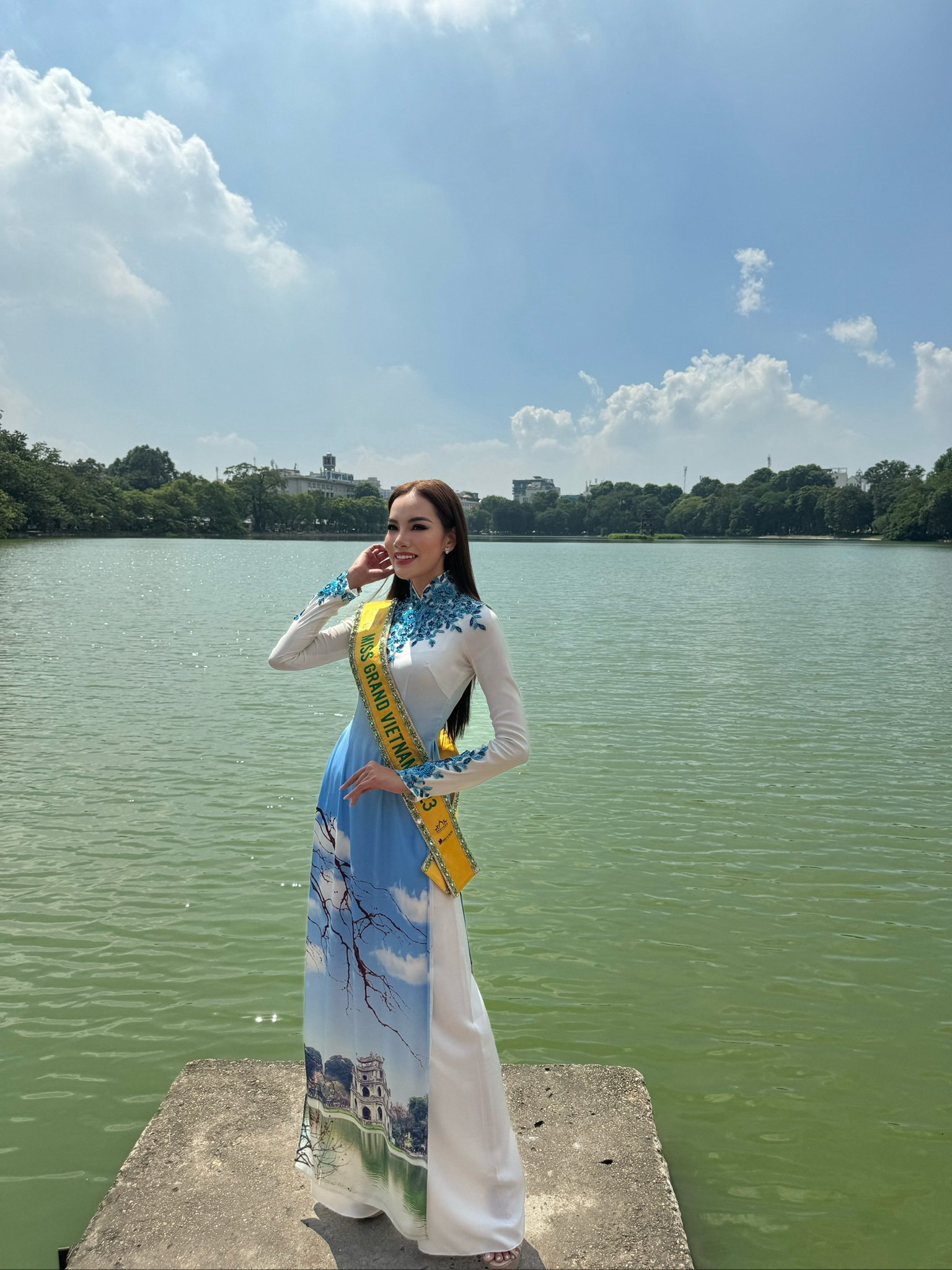 Thí sinh Hoa hậu Hòa bình quốc tế 2023 duyên dáng áo dài thăm Hà Nội - Ảnh 6.