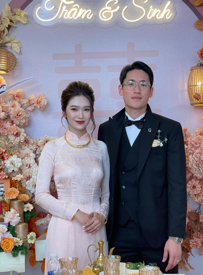 Chuyện tình “chị ơi, anh yêu em” của trai đẹp sân cỏ và hot girl ngân hàng: Họ bên nhau, người rung động là tôi! - Ảnh 1. Chuyện tình “chị ơi, anh yêu em” của trai đẹp sân cỏ và hot girl ngân hàng: Họ bên nhau, người rung động là tôi! - Ảnh 1.