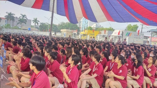 Trường cho học sinh nghỉ học vì mâu thuẫn với phụ huynh: Sở GD&ĐT Hà Nội &quot;tuýt còi&quot; - Ảnh 2.