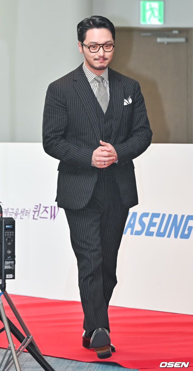 Thảm đỏ Buil Film Awards: Park Bo Young &quot;hack tuổi&quot; lấn át nữ thần Kpop, D.O. (EXO) - Kim Seon Ho so visual cực gắt - Ảnh 18.