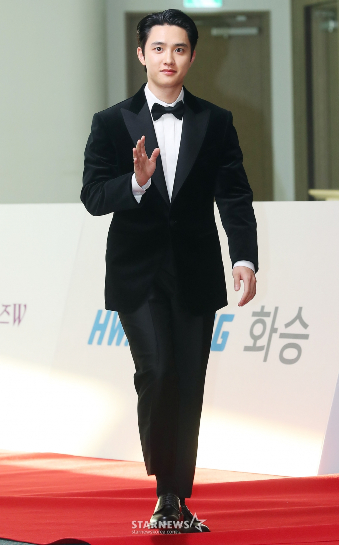 Thảm đỏ Buil Film Awards: Park Bo Young &quot;hack tuổi&quot; lấn át nữ thần Kpop, D.O. (EXO) - Kim Seon Ho so visual cực gắt - Ảnh 6.