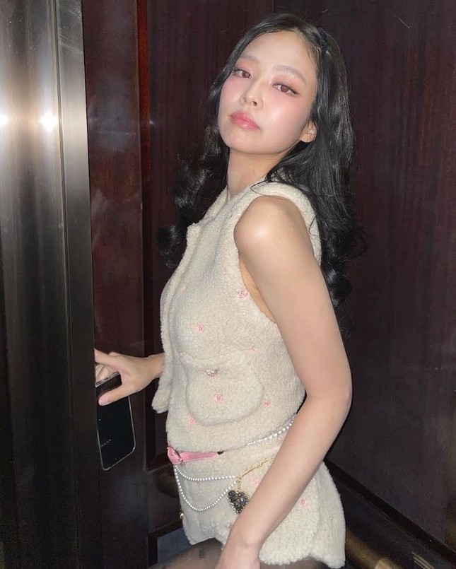 Cư dân mạng chê Jennie (BlackPink) mặc quần quá ngắn - Ảnh 1. Cư dân mạng chê Jennie (BlackPink) mặc quần quá ngắn - Ảnh 1.